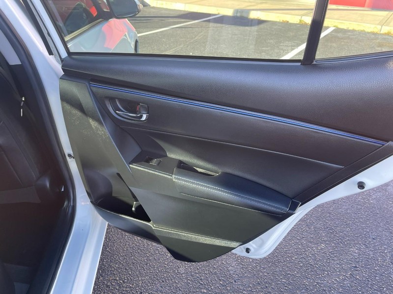 Toyota Corolla Vehicle Image 11