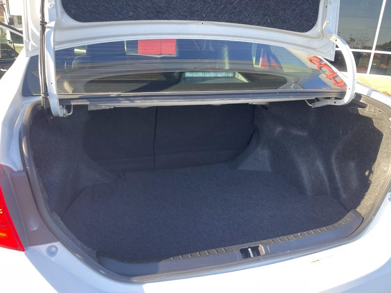 Toyota Corolla Vehicle Image 12