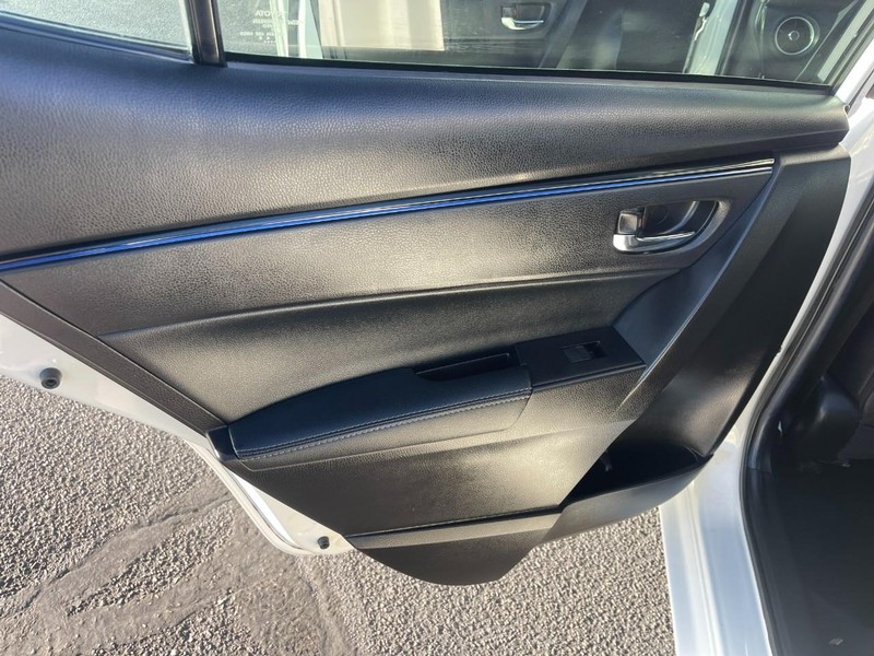 Toyota Corolla Vehicle Image 14