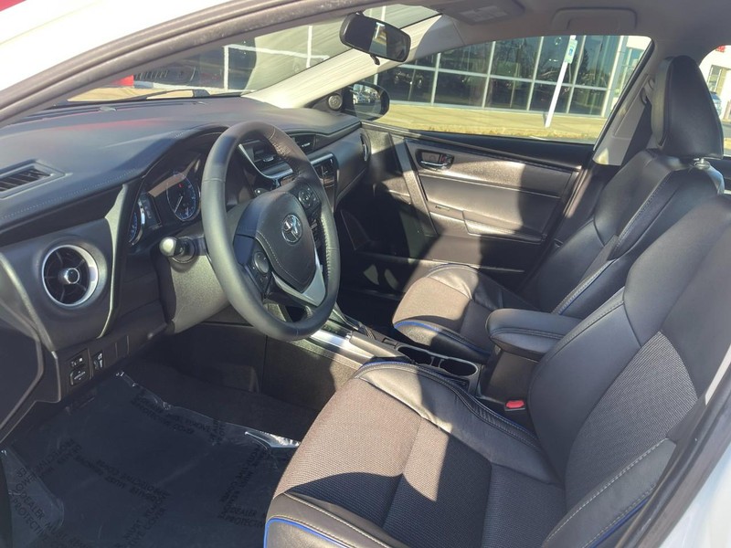 Toyota Corolla Vehicle Image 15