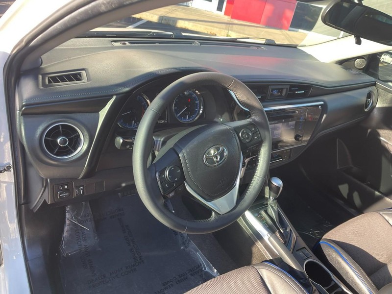 Toyota Corolla Vehicle Image 16