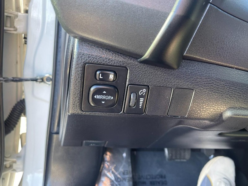 Toyota Corolla Vehicle Image 17