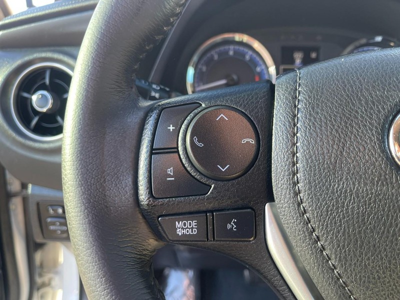 Toyota Corolla Vehicle Image 18