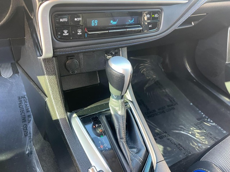 Toyota Corolla Vehicle Image 23