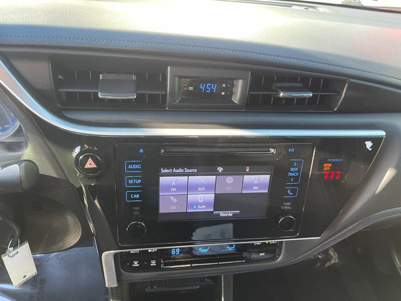 Toyota Corolla Vehicle Image 24