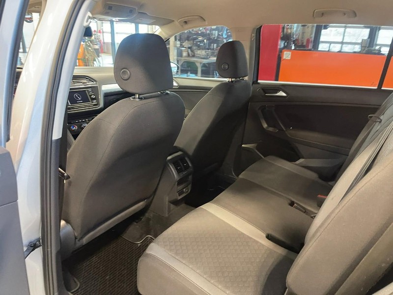 Volkswagen Tiguan Vehicle Image 11