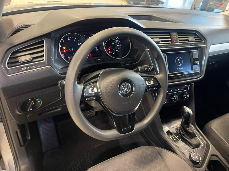 Volkswagen Tiguan Vehicle Image 14
