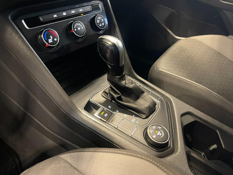 Volkswagen Tiguan Vehicle Image 15