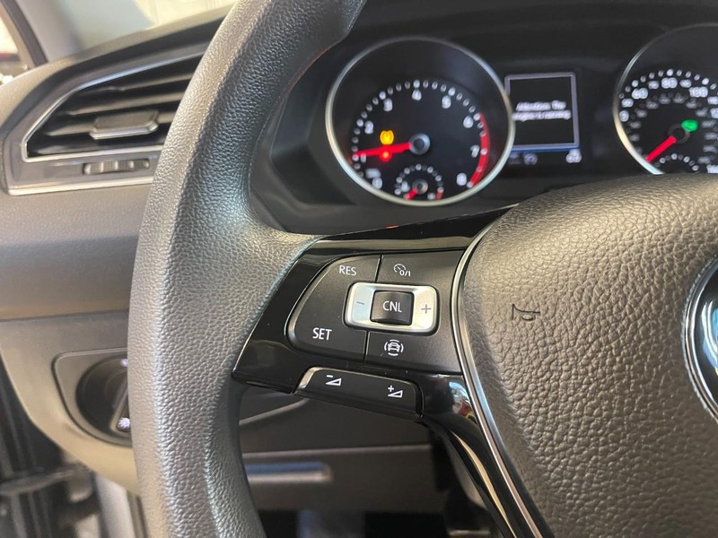 Volkswagen Tiguan Vehicle Image 16