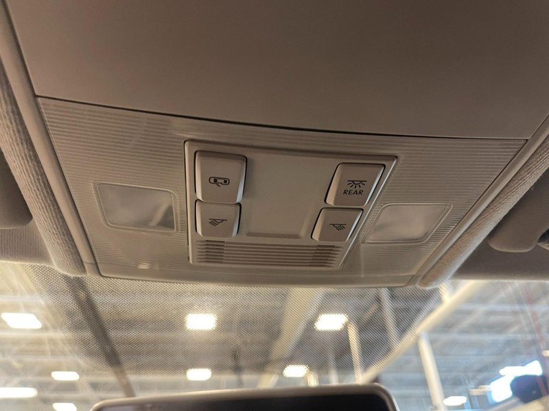 Volkswagen Tiguan Vehicle Image 23