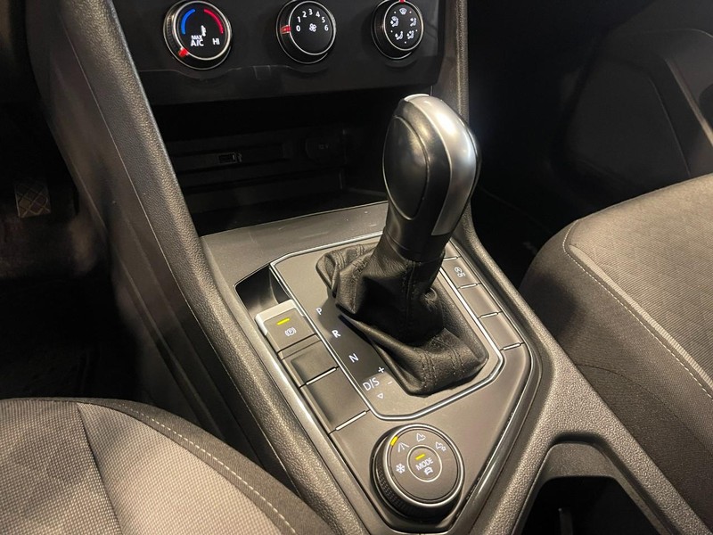 Volkswagen Tiguan Vehicle Image 25