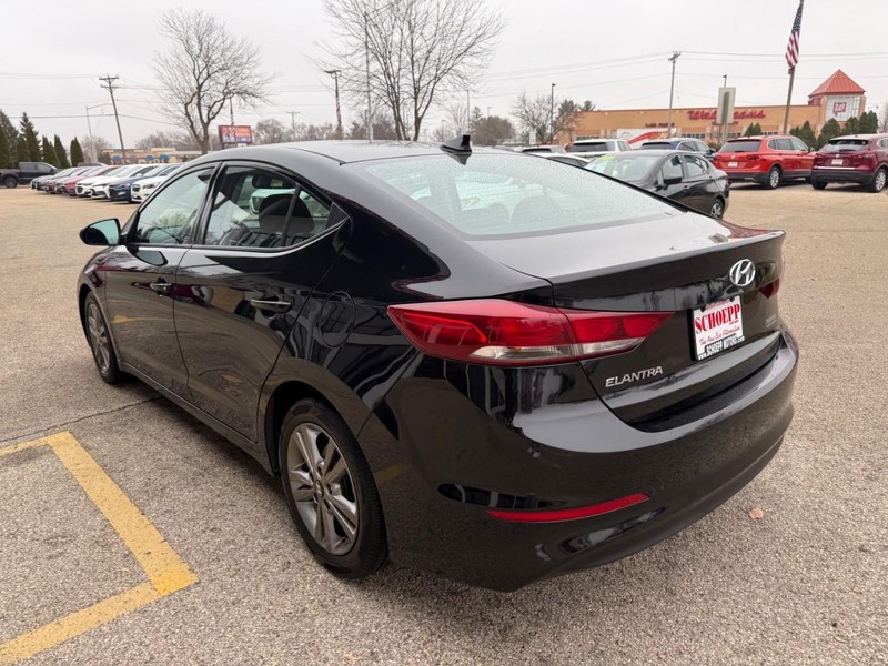 Hyundai Elantra Vehicle Image 07