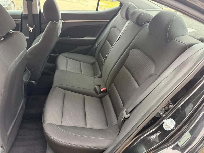 Hyundai Elantra Vehicle Image 11