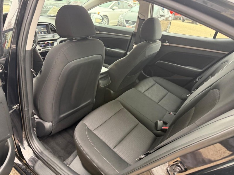 Hyundai Elantra Vehicle Image 12