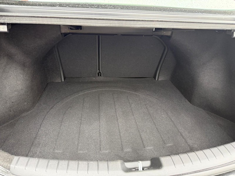Hyundai Elantra Vehicle Image 13