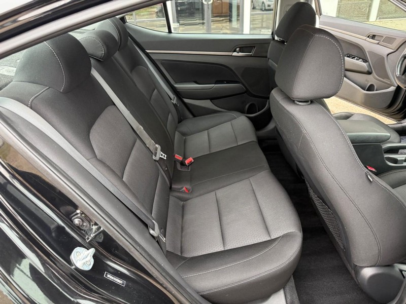 Hyundai Elantra Vehicle Image 14