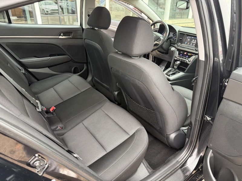 Hyundai Elantra Vehicle Image 15