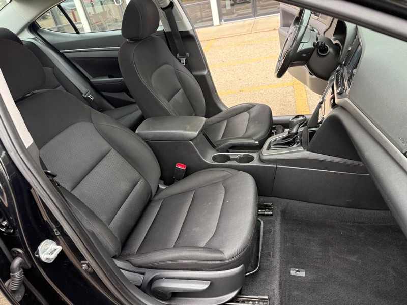 Hyundai Elantra Vehicle Image 16