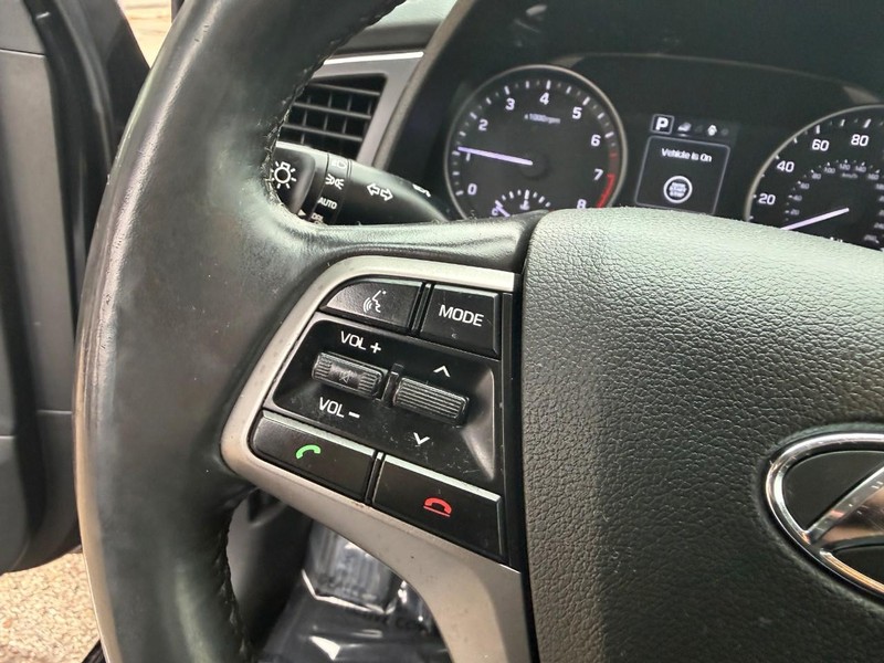 Hyundai Elantra Vehicle Image 22