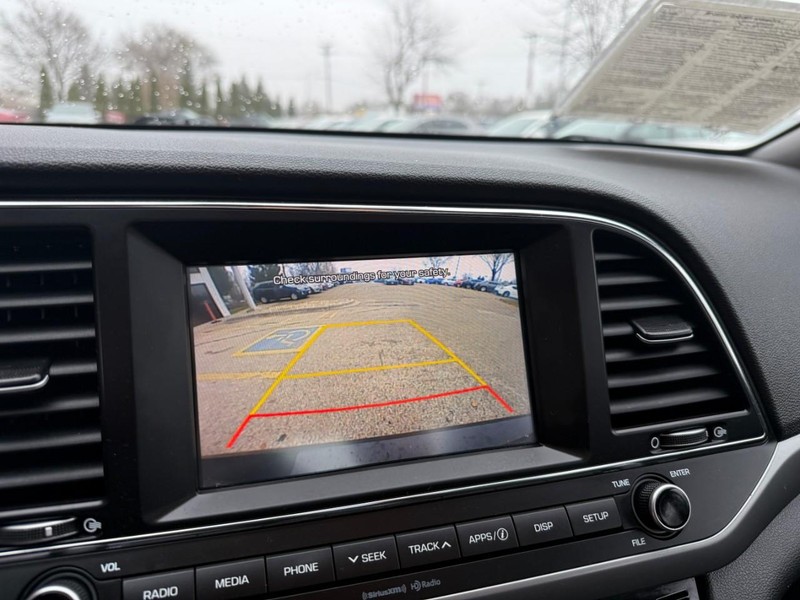 Hyundai Elantra Vehicle Image 26