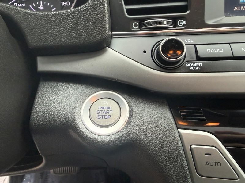 Hyundai Elantra Vehicle Image 27