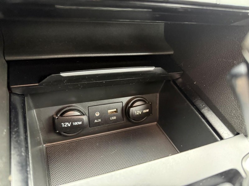 Hyundai Elantra Vehicle Image 30