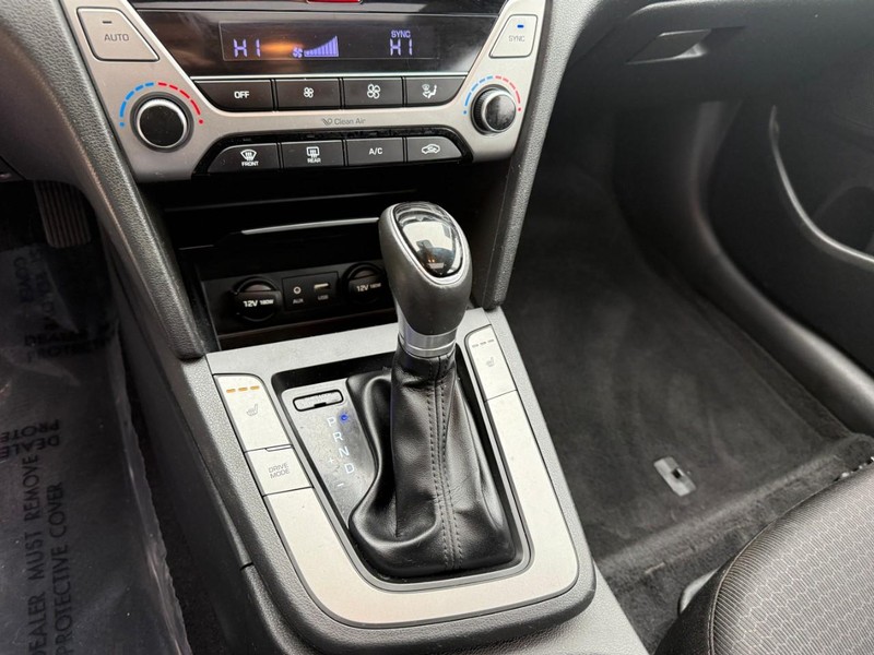 Hyundai Elantra Vehicle Image 31