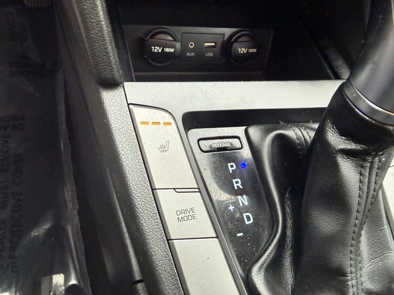 Hyundai Elantra Vehicle Image 32