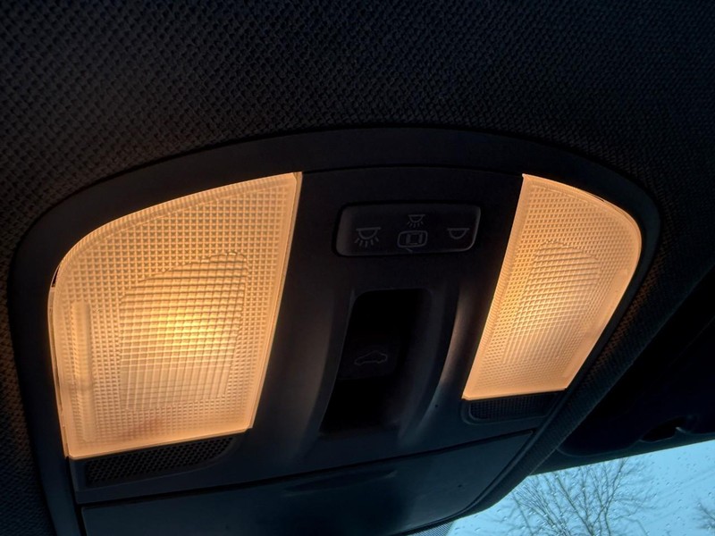 Hyundai Elantra Vehicle Image 33