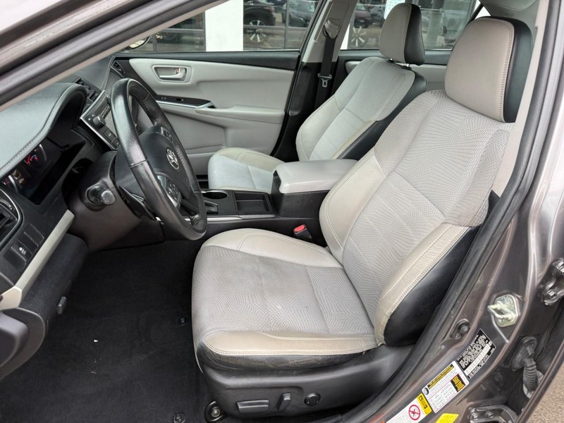 Toyota Camry Vehicle Image 09