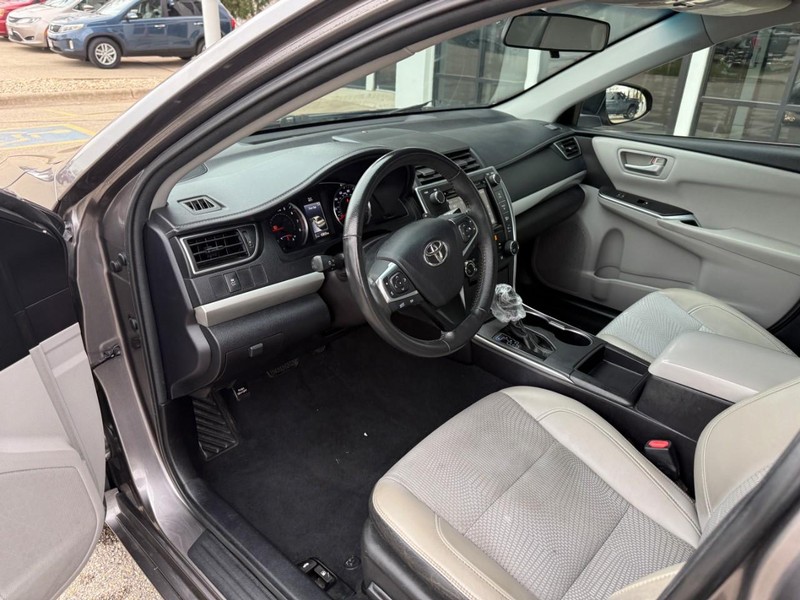 Toyota Camry Vehicle Image 10