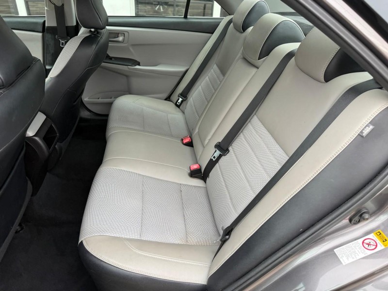 Toyota Camry Vehicle Image 11