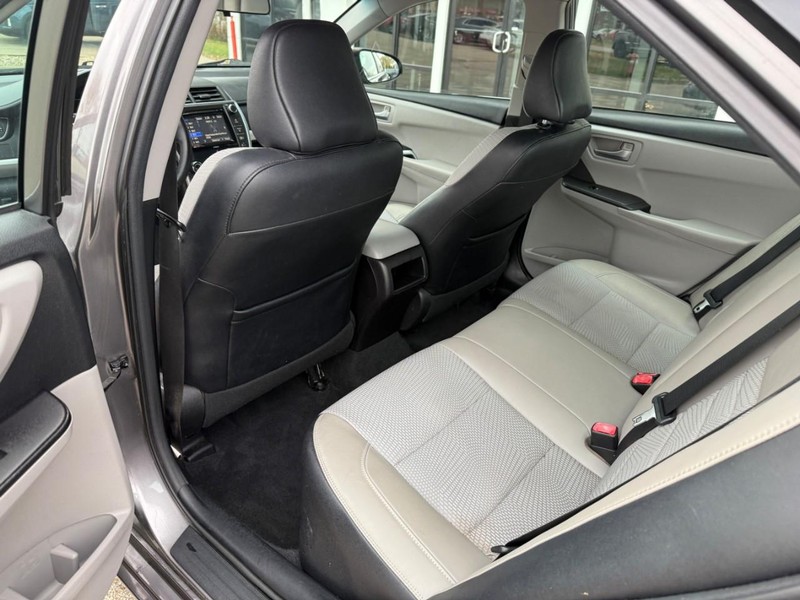 Toyota Camry Vehicle Image 12