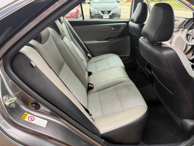 Toyota Camry Vehicle Image 13