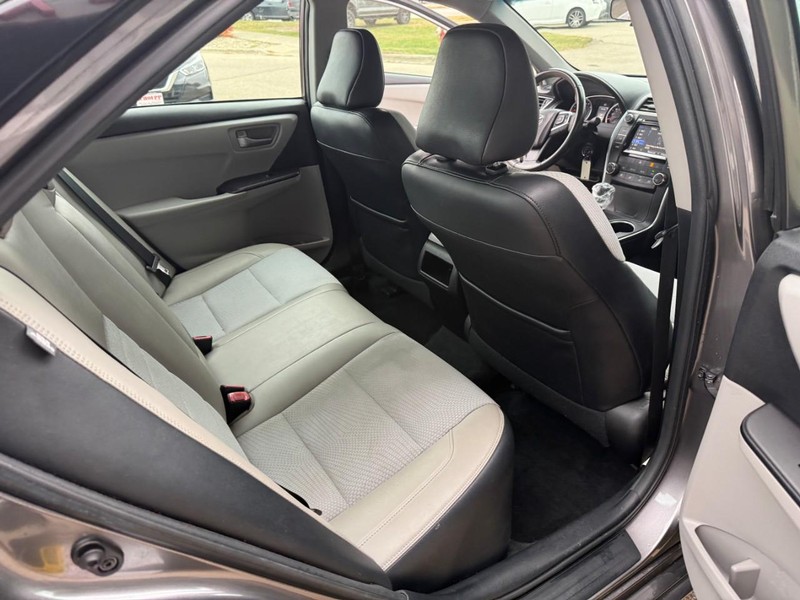 Toyota Camry Vehicle Image 14