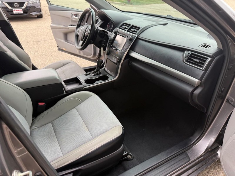 Toyota Camry Vehicle Image 16