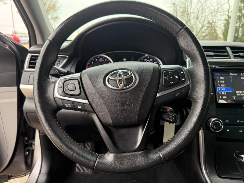 Toyota Camry Vehicle Image 18