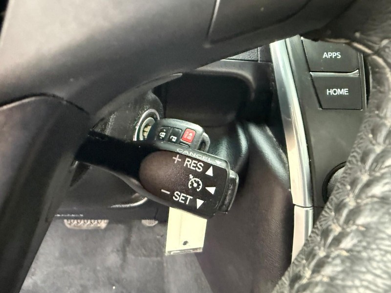 Toyota Camry Vehicle Image 23