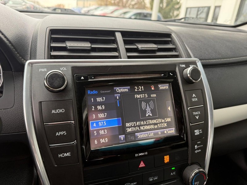 Toyota Camry Vehicle Image 24