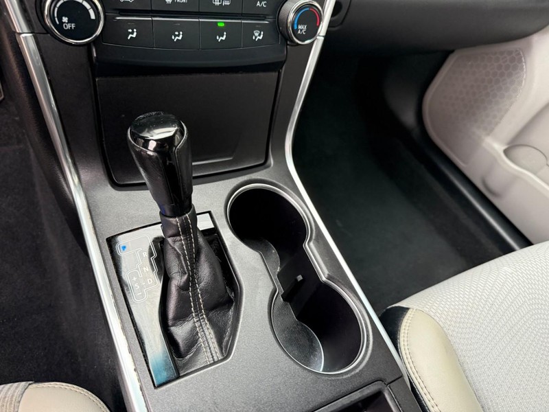 Toyota Camry Vehicle Image 27