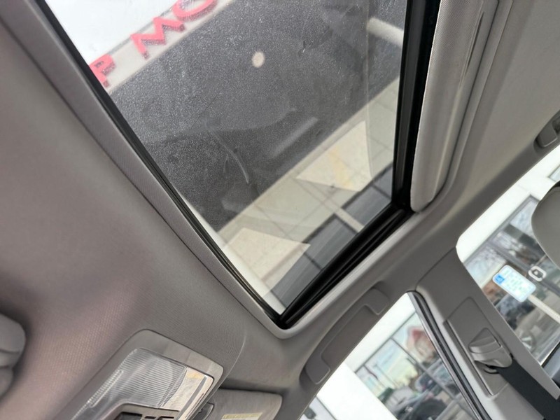 Toyota Camry Vehicle Image 29