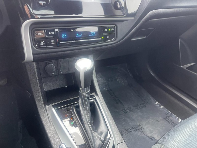 Toyota Corolla Vehicle Image 16