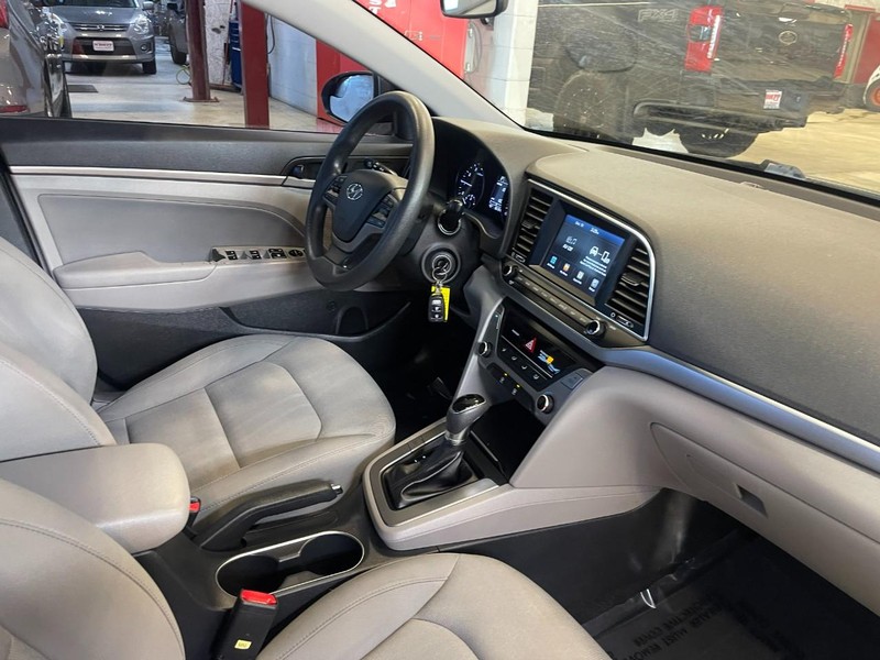 Hyundai Elantra Vehicle Image 06