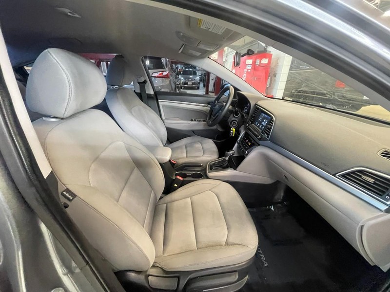 Hyundai Elantra Vehicle Image 07