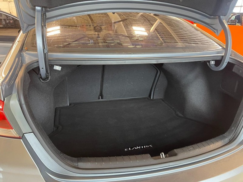 Hyundai Elantra Vehicle Image 11