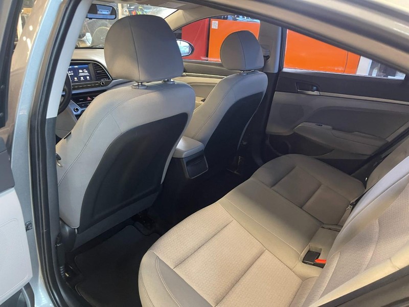 Hyundai Elantra Vehicle Image 13