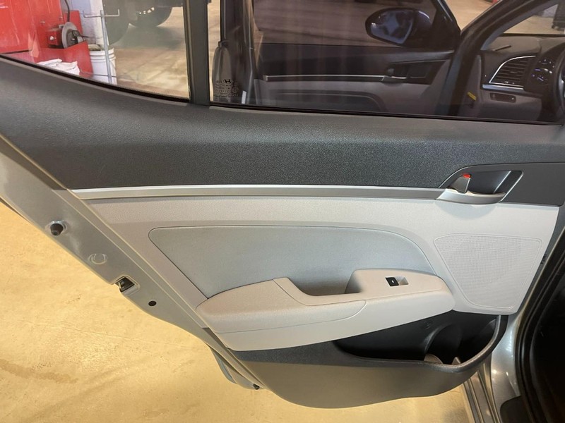 Hyundai Elantra Vehicle Image 14