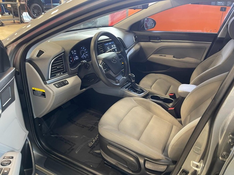 Hyundai Elantra Vehicle Image 15