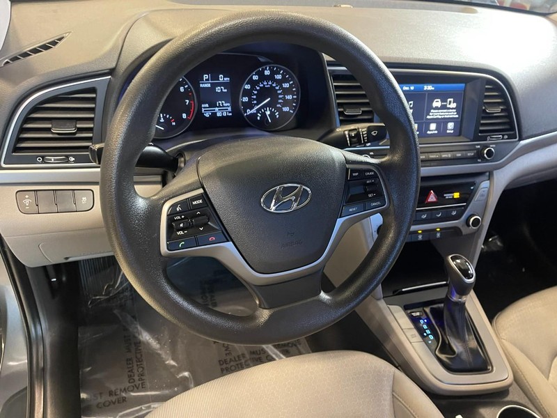 Hyundai Elantra Vehicle Image 18