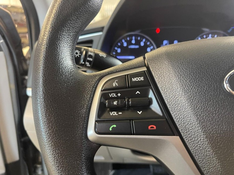 Hyundai Elantra Vehicle Image 19